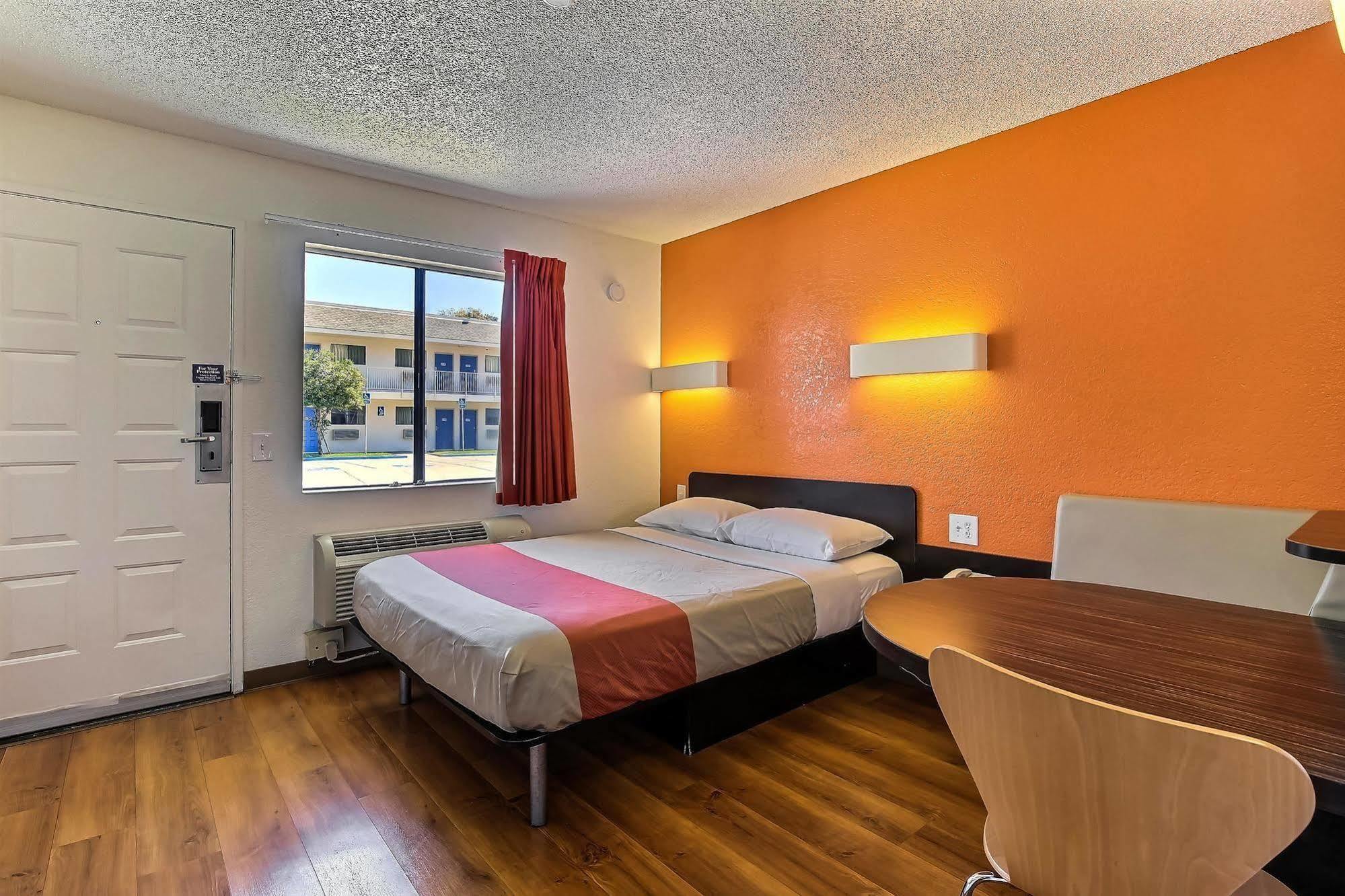 Motel 6-Oakland, Ca - Airport Eksteriør billede