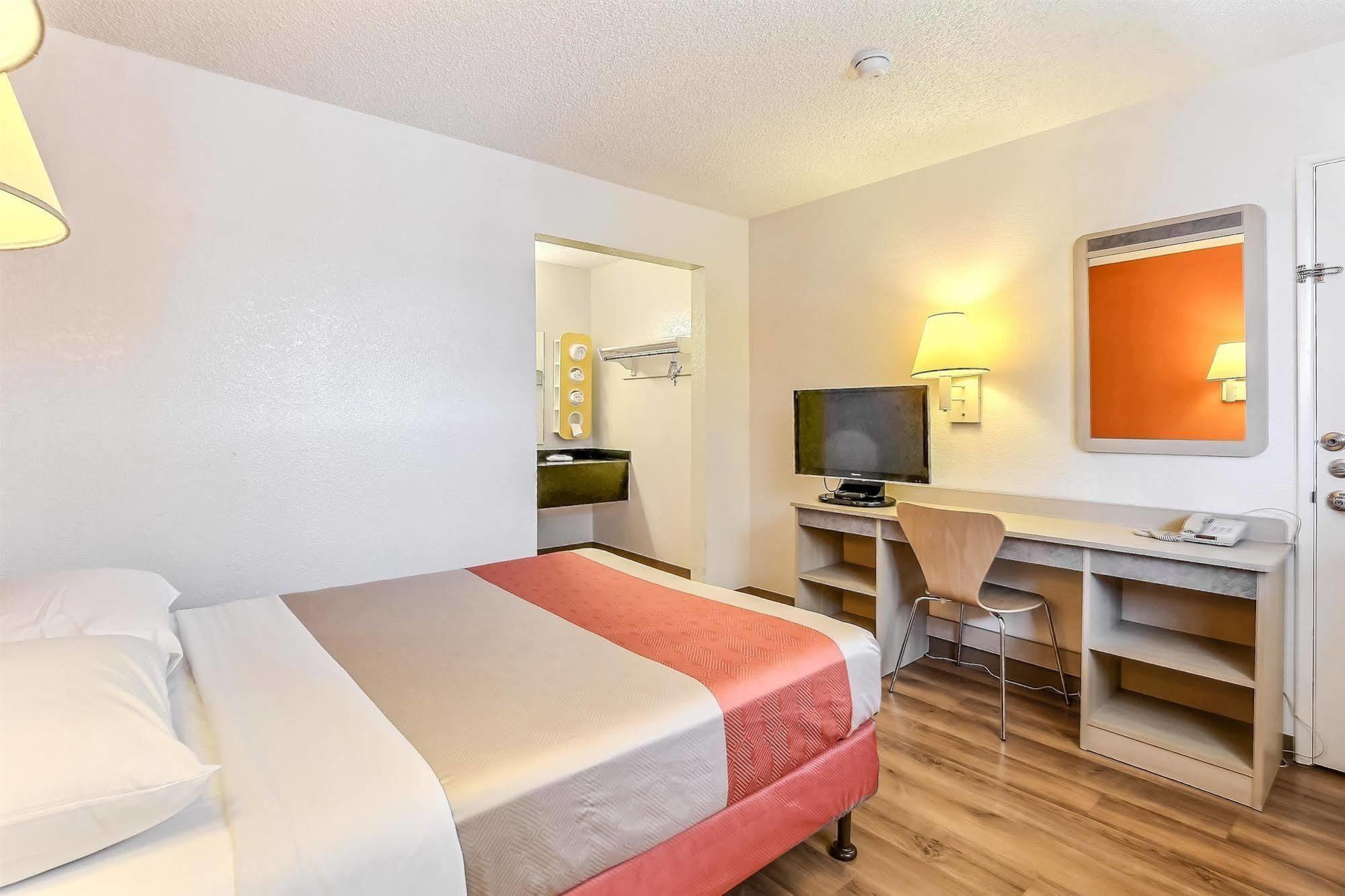Motel 6-Oakland, Ca - Airport Eksteriør billede